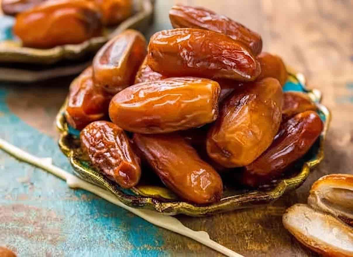 خرما مضافتی زرد با رنگ روشن و جلوه متفاوت در میان ارقام خرما